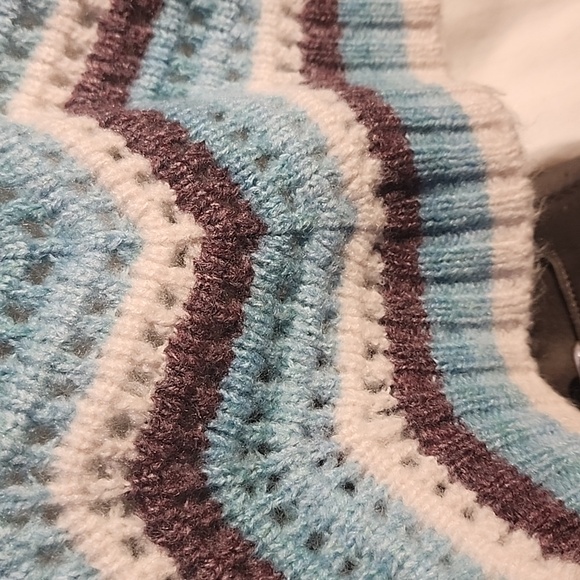 Volcom Girls hand knit pullover sweater - Picture 3 of 7